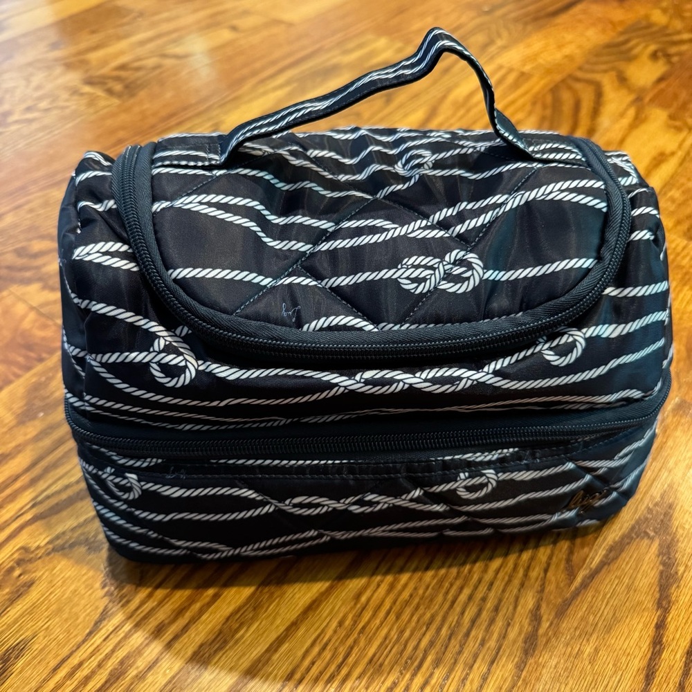 EUC Lug Stowaway Cosmetics Case in Nautical Navy